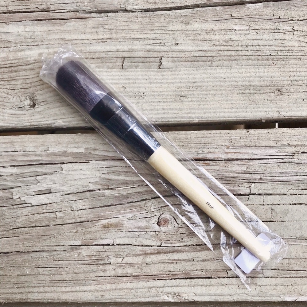 【NWT】Bobbi Brown Blush Brush Full Size